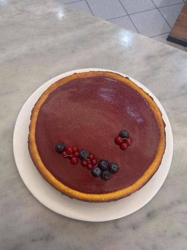 Crostata al cioccolato con frutti di bosco
