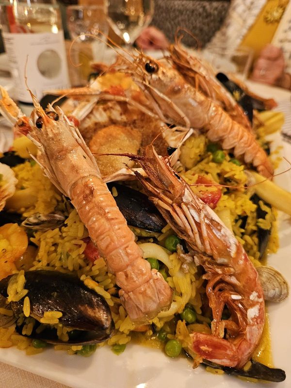 Riso alla marinara con scampi, cozze e gamberi