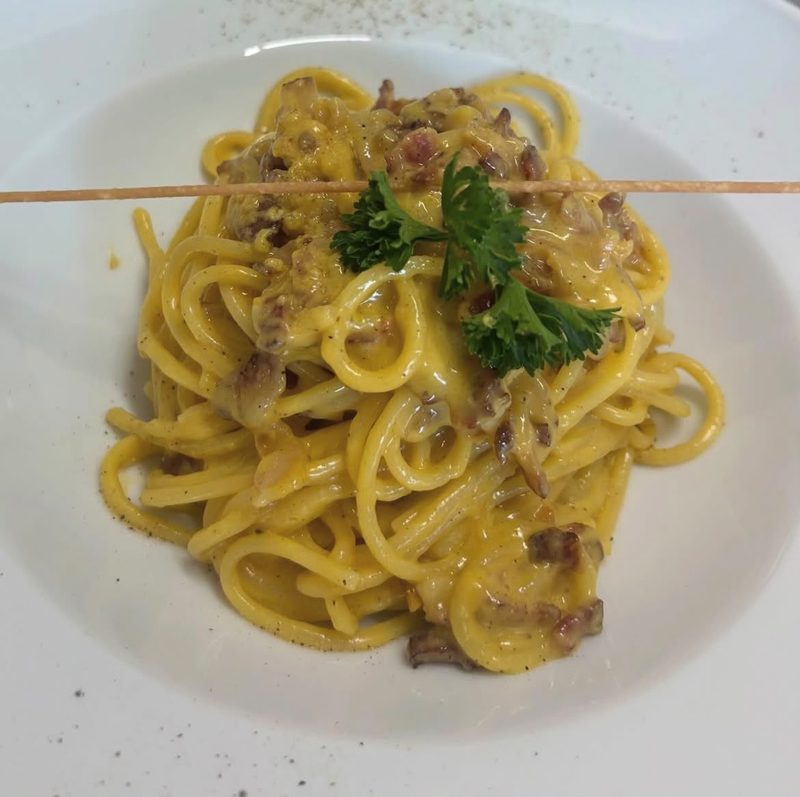 Spaghetti in salsa cremosa con prezzemolo